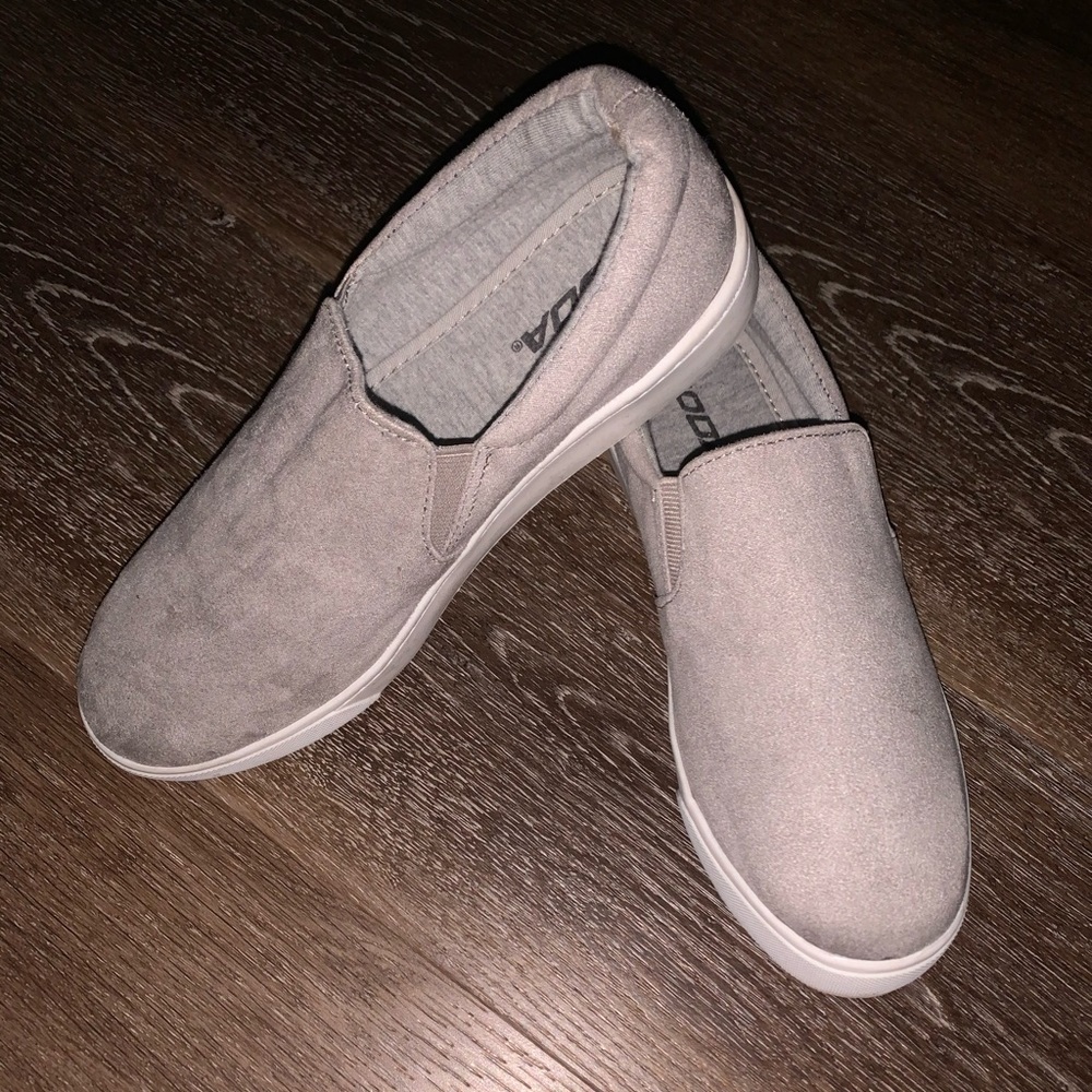 Grey memory foam sole sneakers